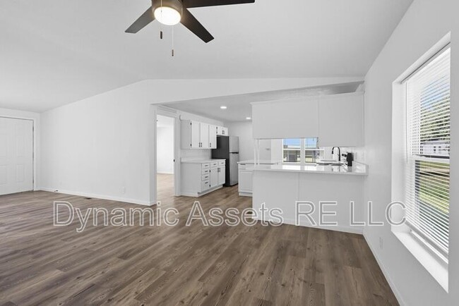 Building Photo - 405 Falletti St
