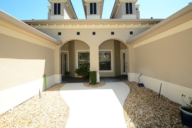Building Photo - Furnished townhome! Located in Plantation ...