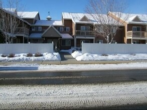 Building Photo - 703 Quince St