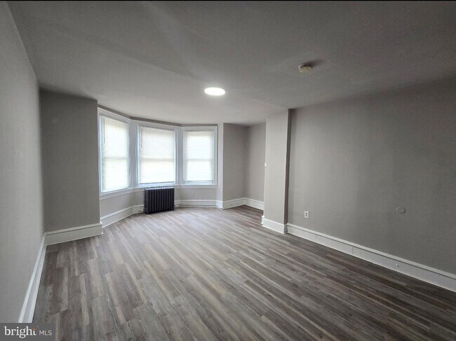 Building Photo - 6149 W Columbia Ave