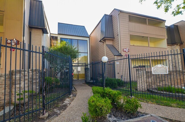 Foto del edificio - 8415 Hearth Dr