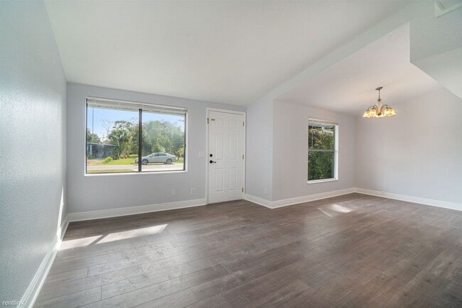Building Photo - 3 br, 2 bath House - 421 East 3rd Street