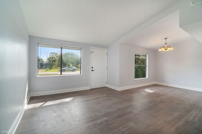 Foto del edificio - 3 br, 2 bath House - 421 East 3rd Street