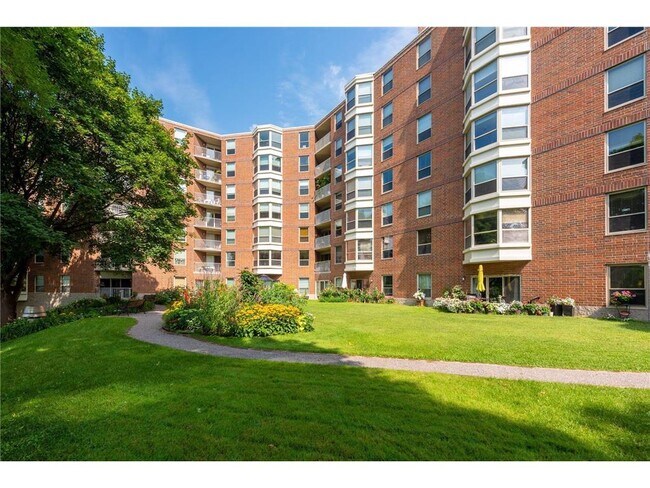 Foto del edificio - 1425 W 28th St