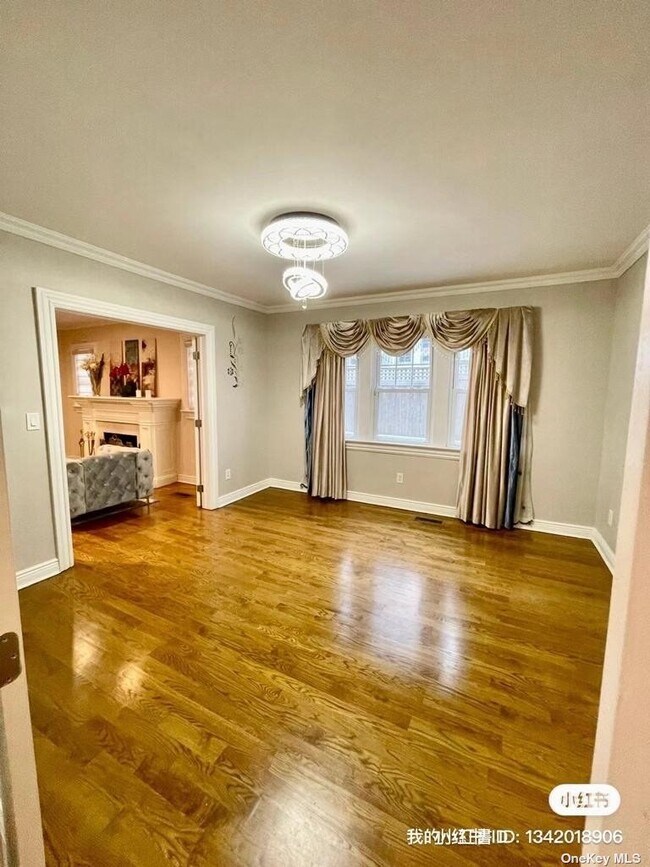 Foto del edificio - 49-12 Browvale Ln