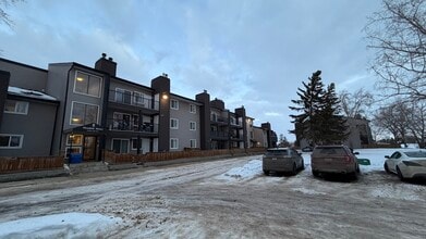 Building Photo - Meadow Mews Apartments