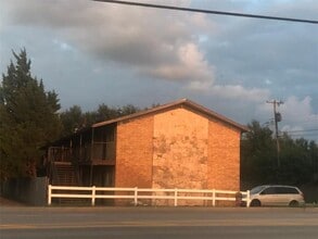 Building Photo - 107 Cornwell Dr