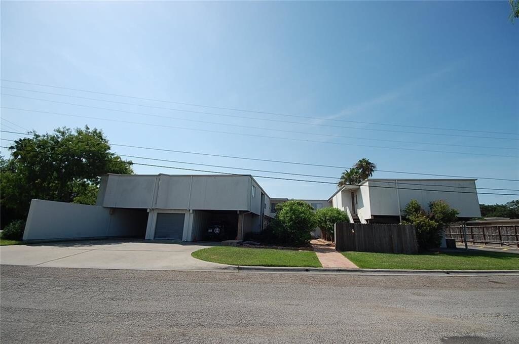 Primary Photo - 3030 Santa Fe St