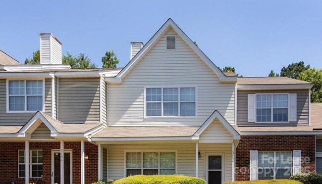 Building Photo - 3134 Summercroft Ln