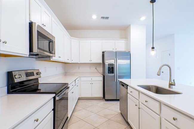 Foto del edificio - Stunning Brand New Pool Home 4 beds 3 baths in Lehigh acres