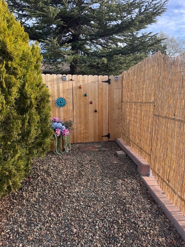 Primary Photo - 1219 Willow Creek Rd