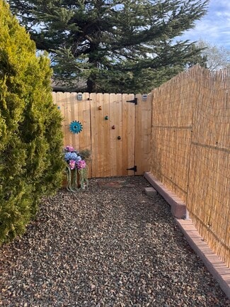 Building Photo - 1219 Willow Creek Rd