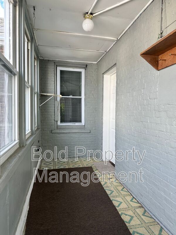 Building Photo - 827 Lehman St