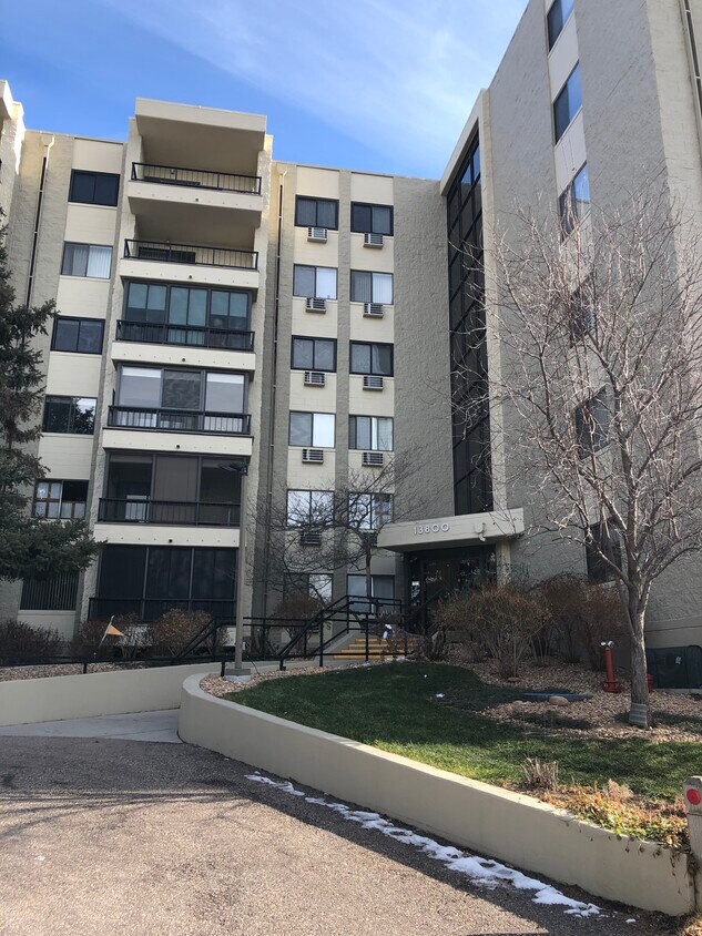 Primary Photo - 13800 E Marina Dr