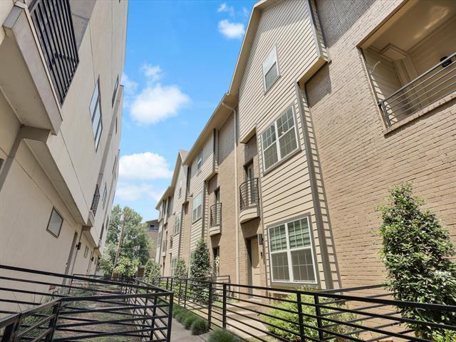 Foto del edificio - 5814 Bryan Pkwy