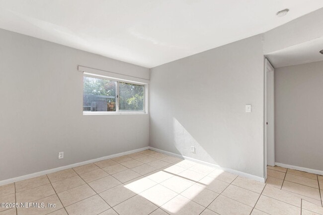 Building Photo - 1224 W 18th St