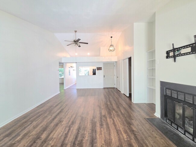 Foto del edificio - 3431 Lakeside View Dr