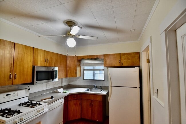 Building Photo - 9 Castlerock St