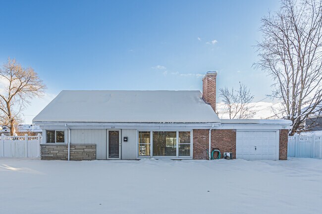 Foto del edificio - 3225 Illinois Rd