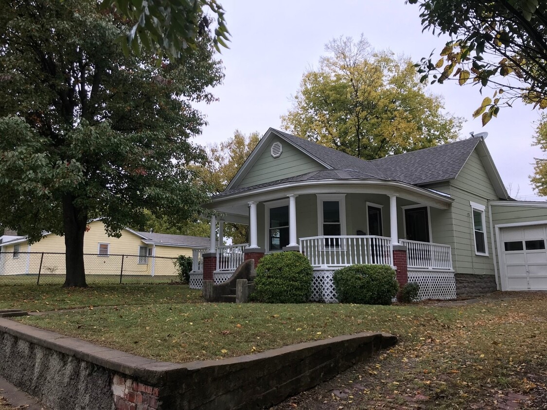 1314 W Broadway St, Collinsville, OK 74021 House Rental in