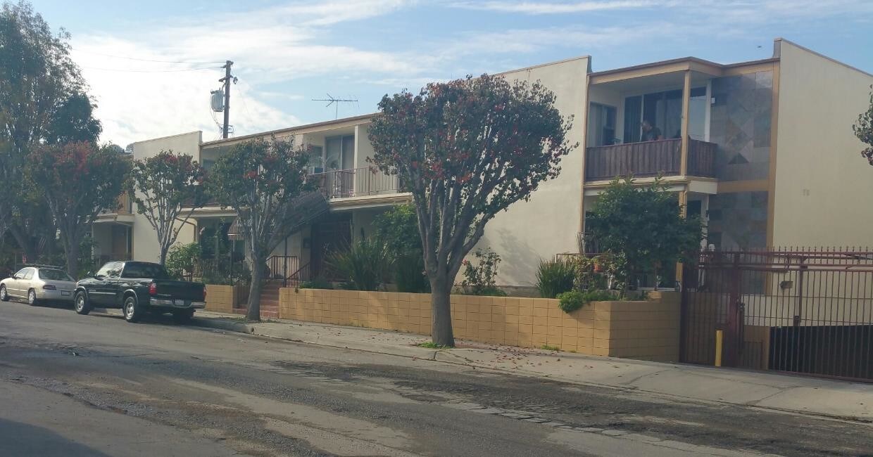 Foto principal - 24061 Neece Ave