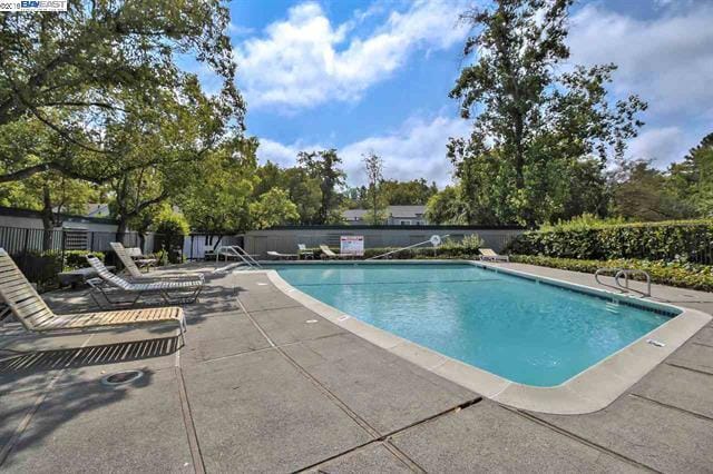 community pool - 418 Old Orchard Ct