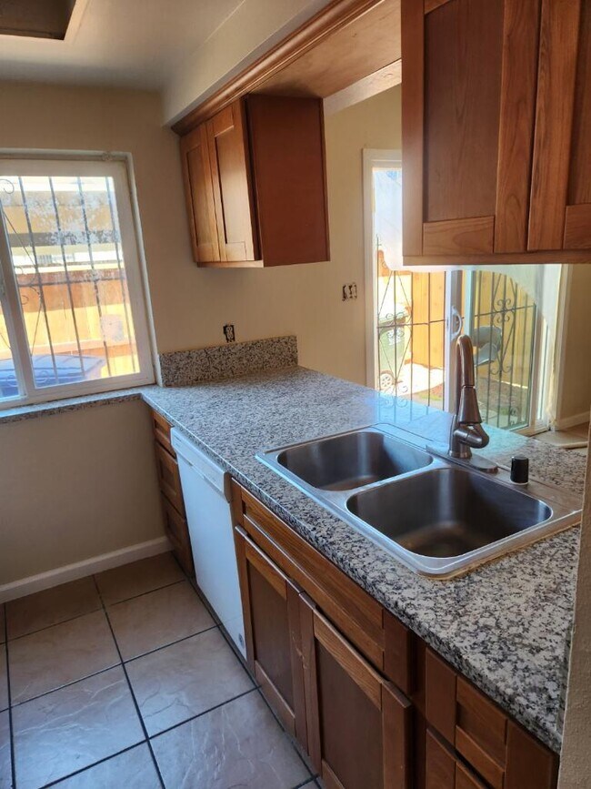 Building Photo - 4223 Weymouth Ln