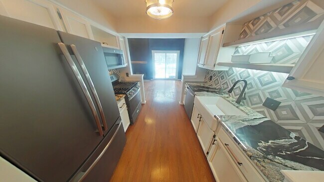 Foto del edificio - "Chic & Spacious 2-Bed Condo in Sterling Heights – 2.5 Baths & 1383 Sq. Ft. of Comfort!"