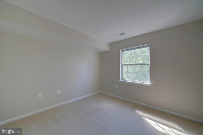 Building Photo - 8393 Montgomery Run Rd