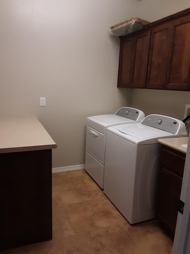 Foto del edificio - 2190 Desert Willow Dr