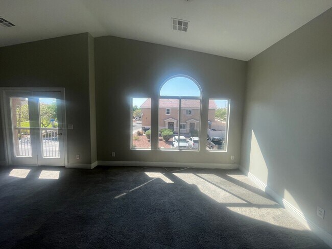 Foto del edificio - 2 bedroom 2 bath condo Gated community Nor...
