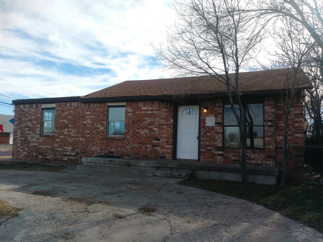 Primary Photo - 4210 SE 10th Ave