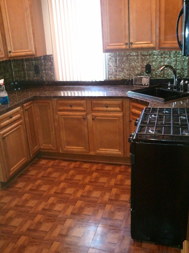Kitchen - 9959 S State St
