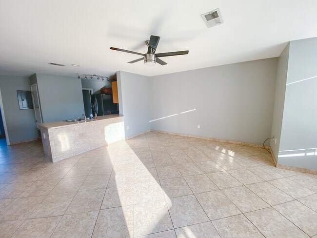 Foto del edificio - 63 Pine Ridge Trce