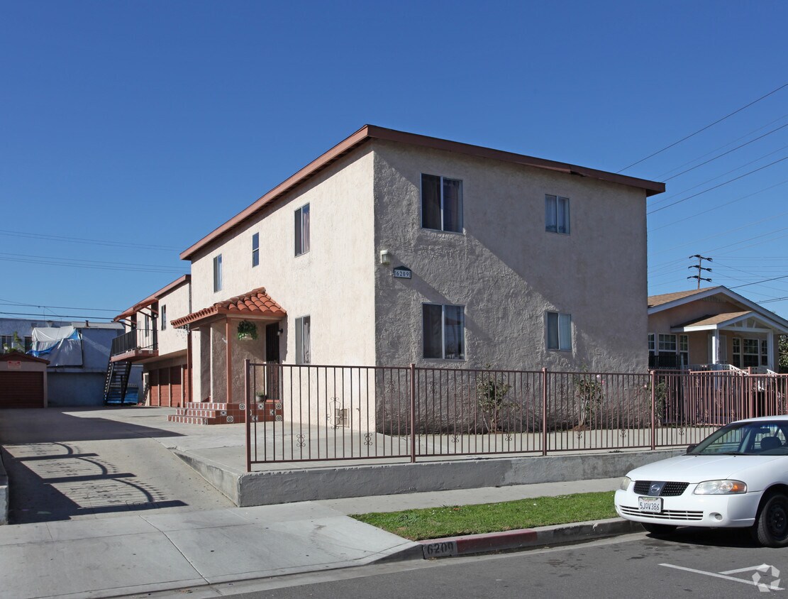 Primary Photo - 6209 Hollenbeck St