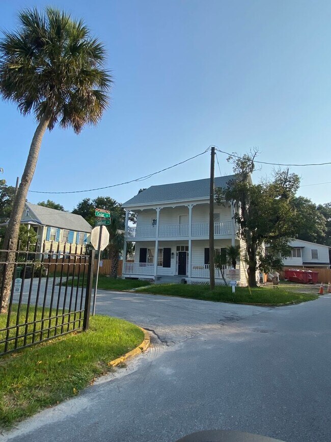 Foto del edificio - 3/2 ground floor unit in downtown historic St Augustine!