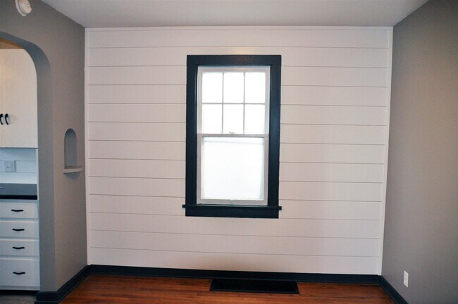 Building Photo - 104 N Wayne St