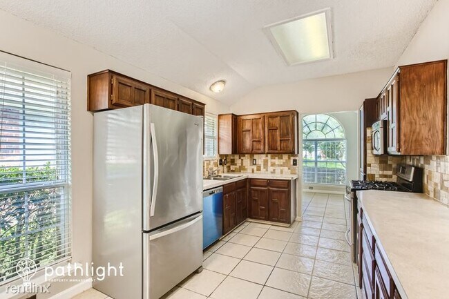 Foto del edificio - 3 br, 2 bath House - 2526 Palisades Pl UNIT