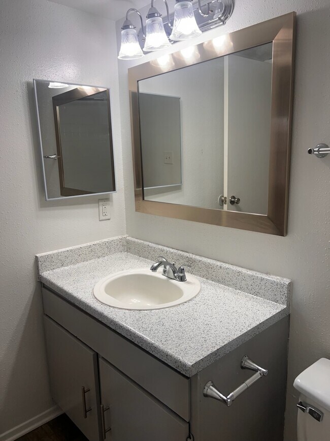 Foto del edificio - Oak Run Manor Apartments