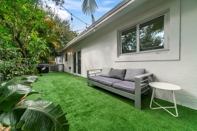 Foto del edificio - 1631 N 29th Ct