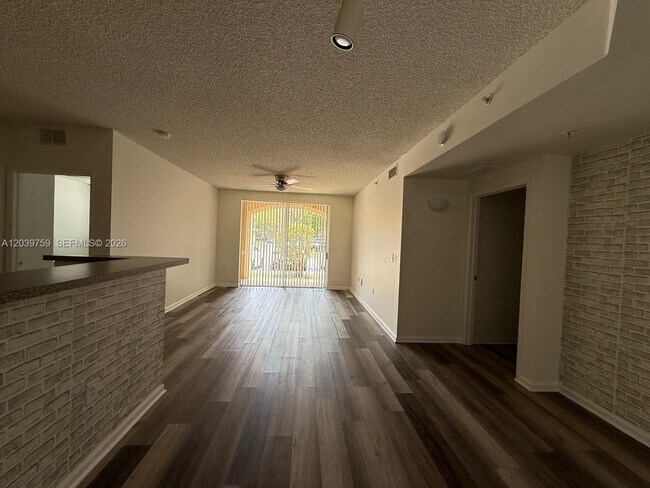 Foto del edificio - 8050 N Nob Hill Rd