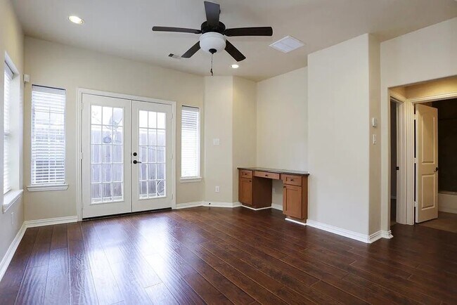 Foto del edificio - 5615 Winsome Ln