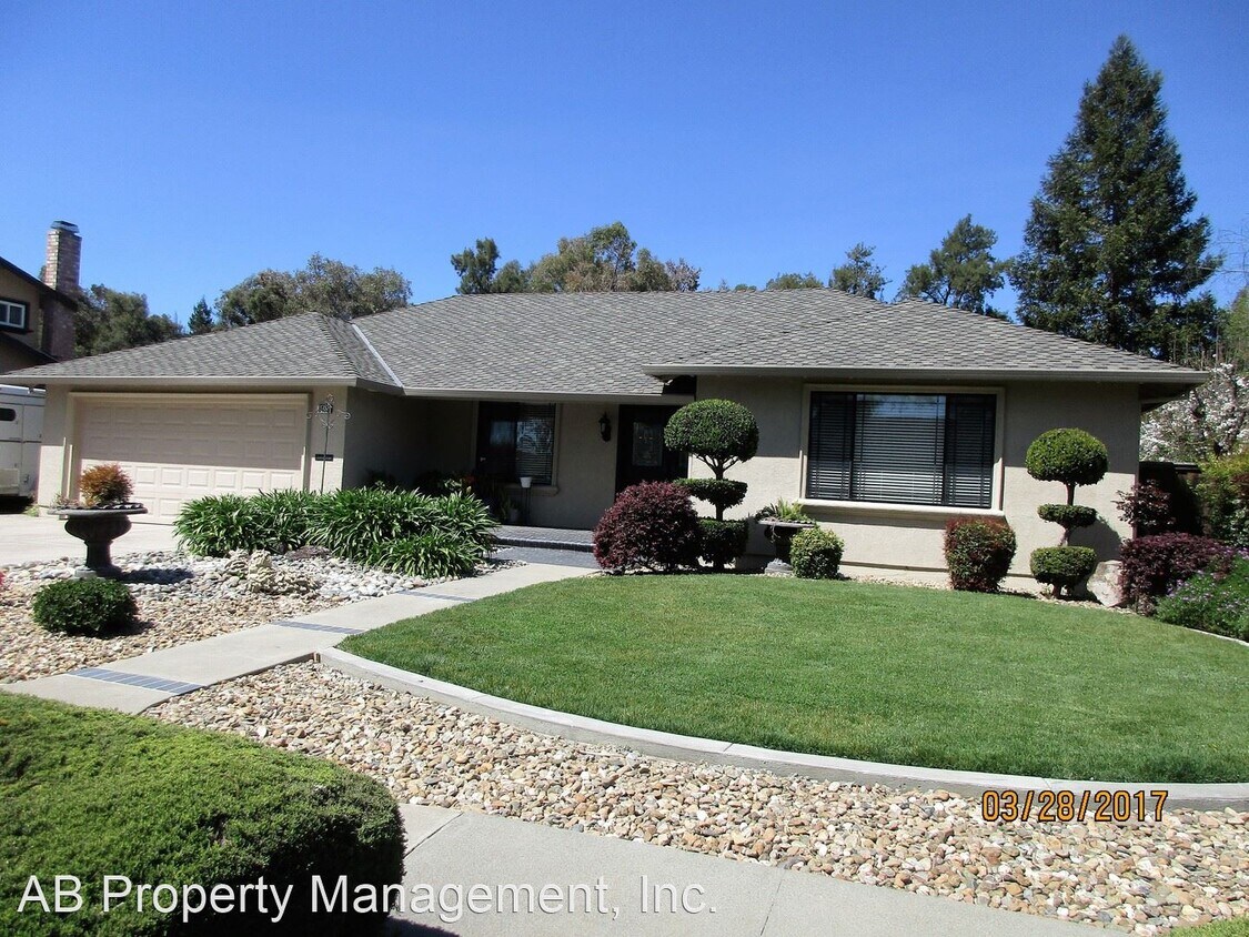 Primary Photo - 4 br, 2 bath House - 5453 Blackbird Drive