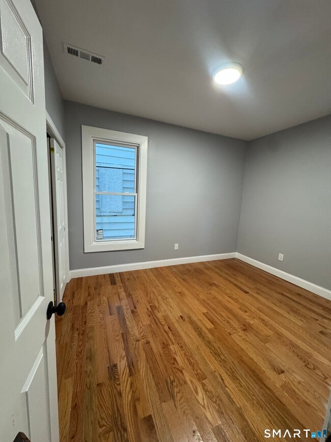 Building Photo - 231 Davenport Ave