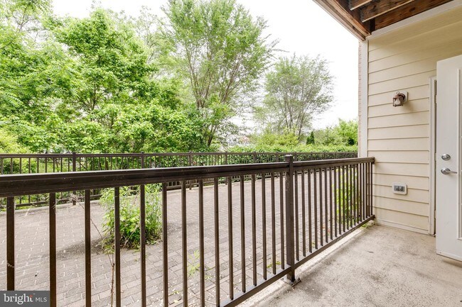 Foto del edificio - 815 Branch Dr