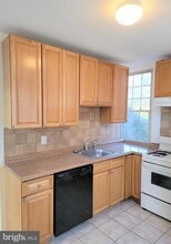 Building Photo - 111 Iona Ave