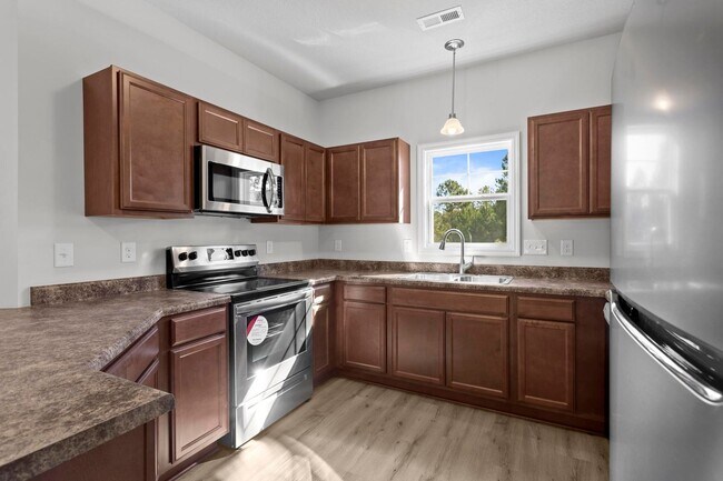 Foto del edificio - Townhome for Rent with Covered Patio!