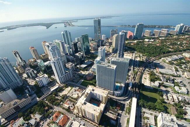 Foto del edificio - 79 SW 12th St