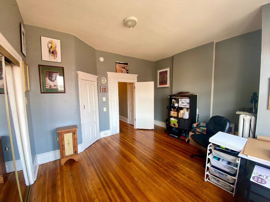 Bedroom - 612 Tasker St