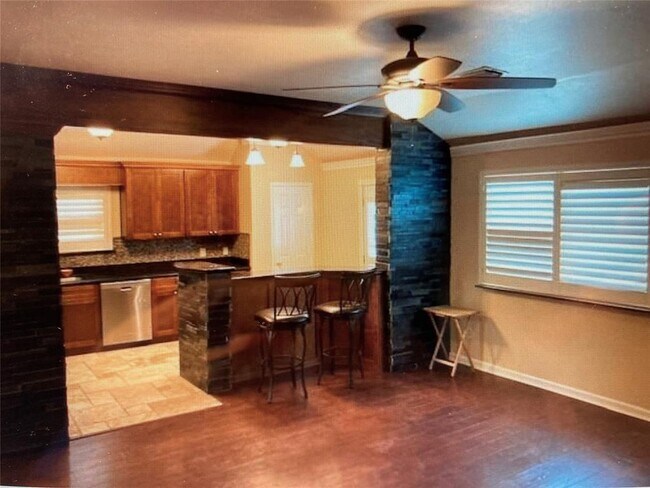 Building Photo - 15010 Turphin Way